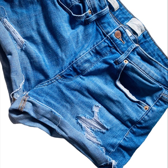 Universal Threads Light washed high rise midi shorts - Picture 5 of 13